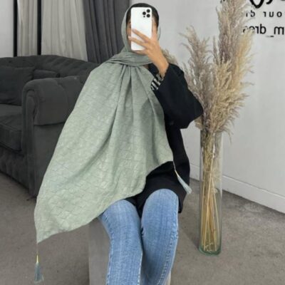 شال طرح لوزی منگوله دار کد 260203